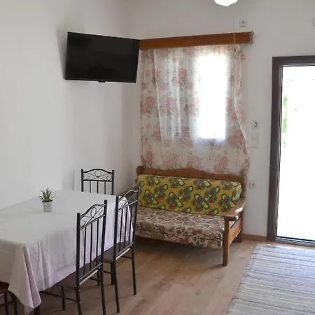 Studio For 4 In * Chora (Ios)
