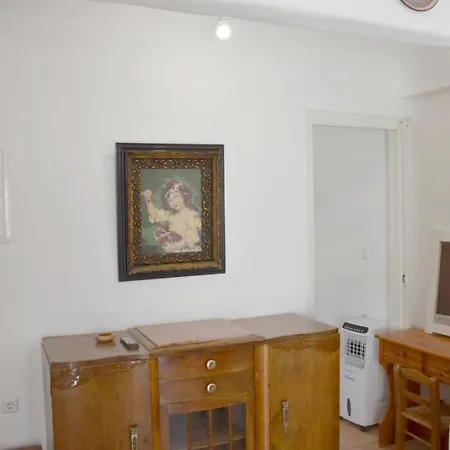 Studio For 4 In Daire Chora (Ios)