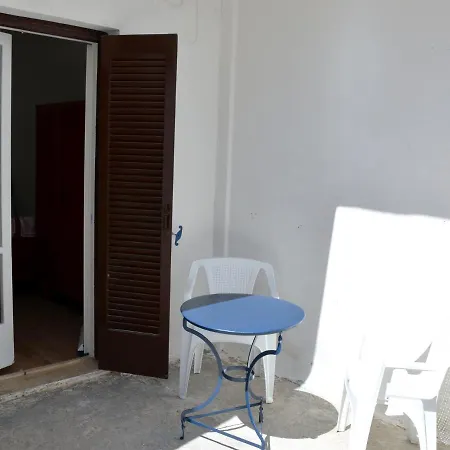 Studio For 4 In Daire Chora (Ios)